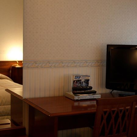 Hotel Alexander تشيزينا المظهر الخارجي الصورة