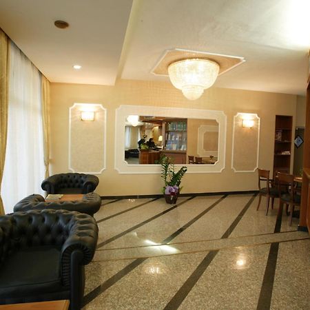 Hotel Alexander تشيزينا المظهر الخارجي الصورة