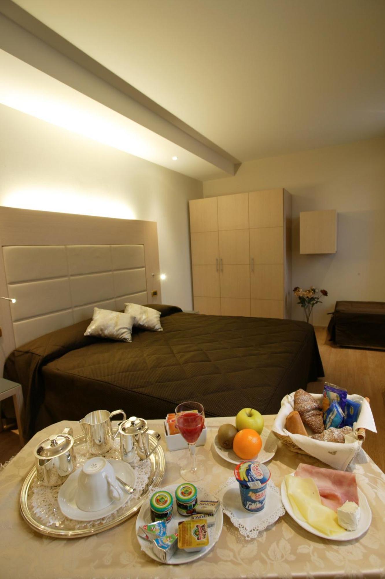 Hotel Alexander تشيزينا المظهر الخارجي الصورة