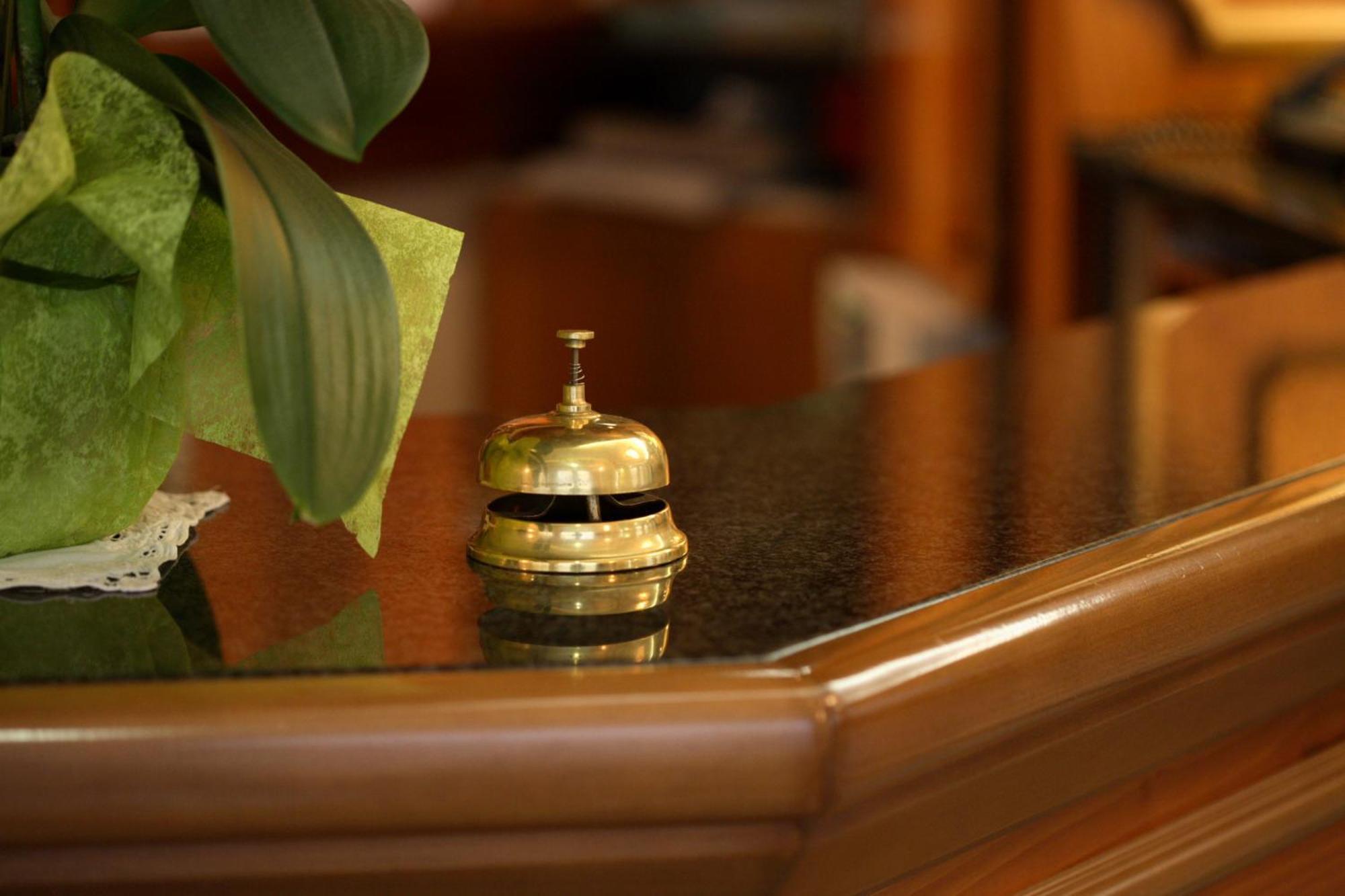 Hotel Alexander تشيزينا المظهر الخارجي الصورة