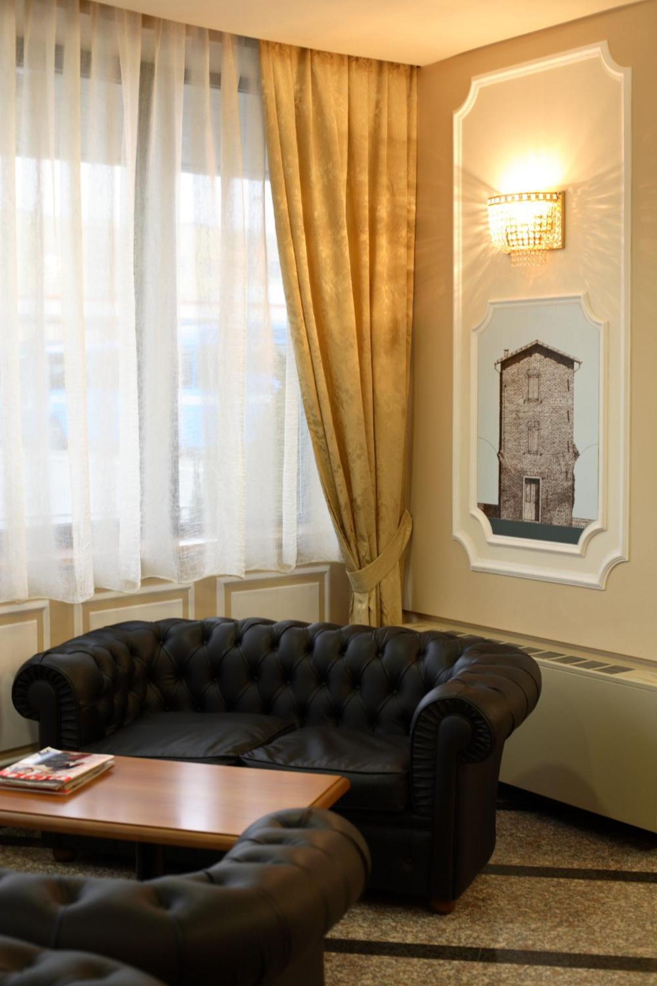 Hotel Alexander تشيزينا المظهر الخارجي الصورة