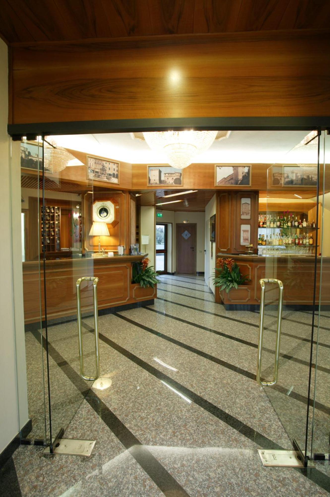 Hotel Alexander تشيزينا المظهر الخارجي الصورة