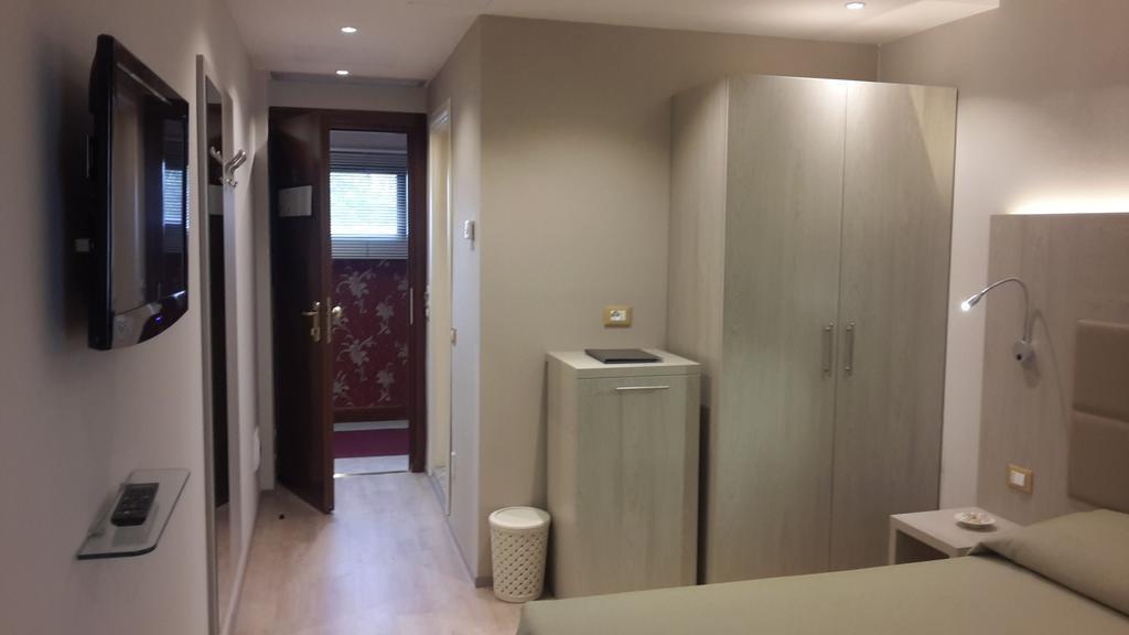 Hotel Alexander تشيزينا المظهر الخارجي الصورة