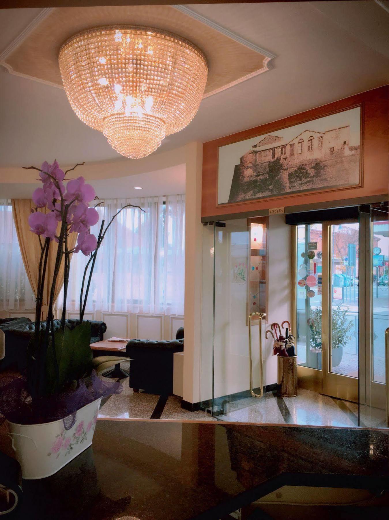 Hotel Alexander تشيزينا المظهر الخارجي الصورة