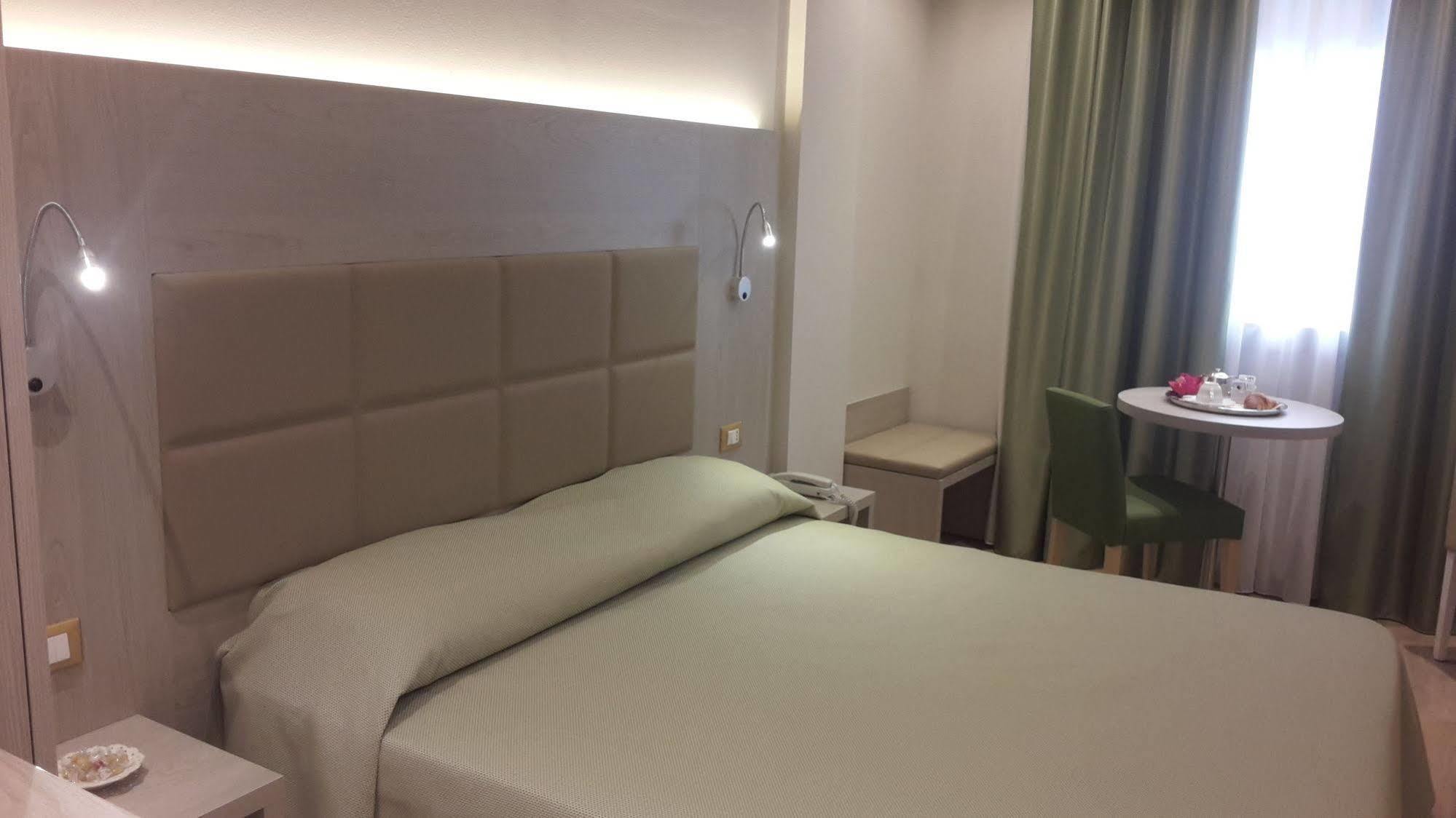 Hotel Alexander تشيزينا المظهر الخارجي الصورة