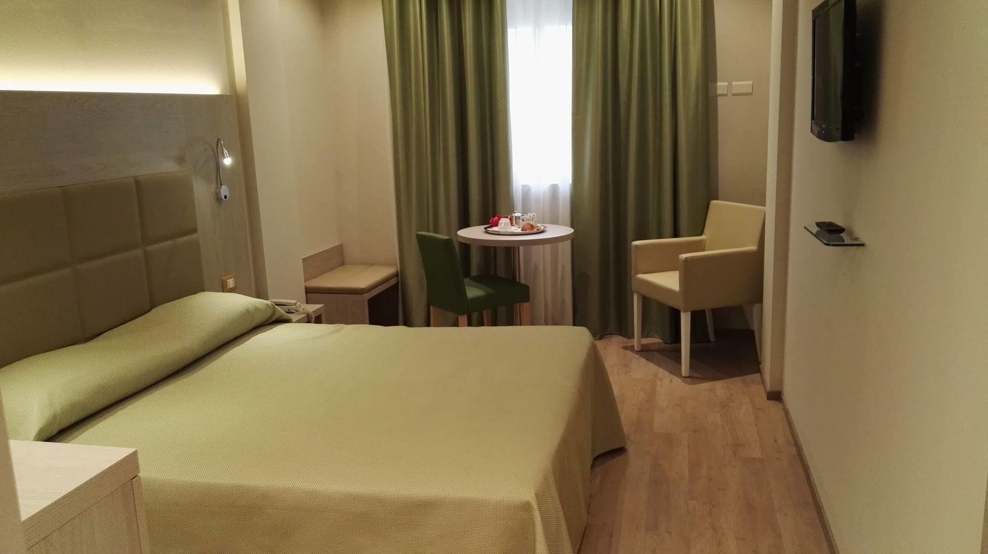 Hotel Alexander تشيزينا المظهر الخارجي الصورة