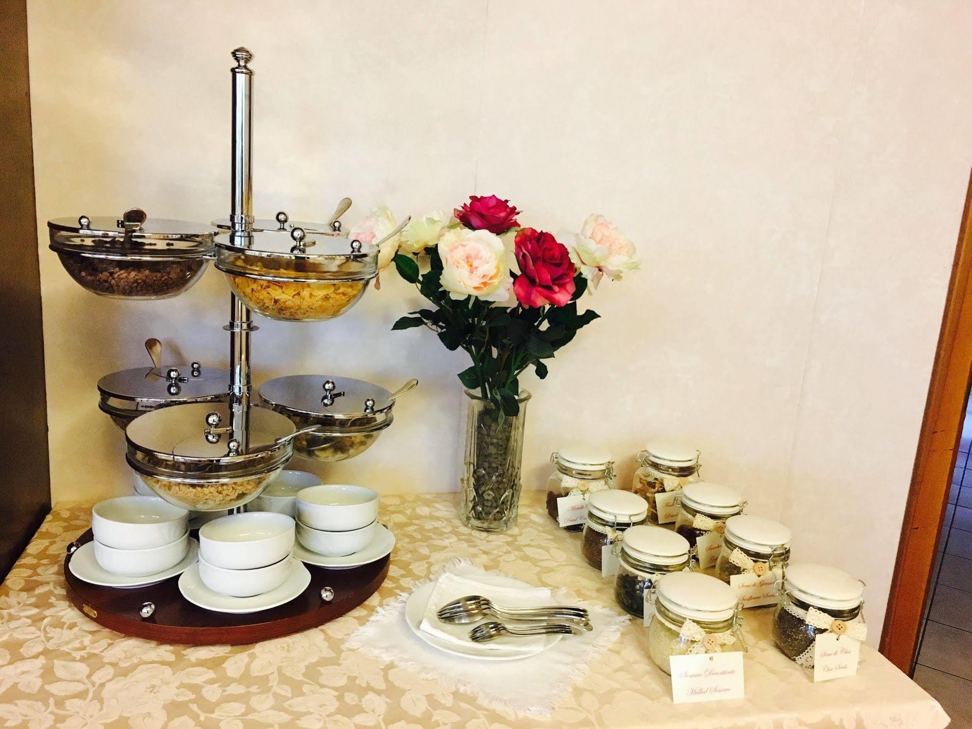 Hotel Alexander تشيزينا المظهر الخارجي الصورة