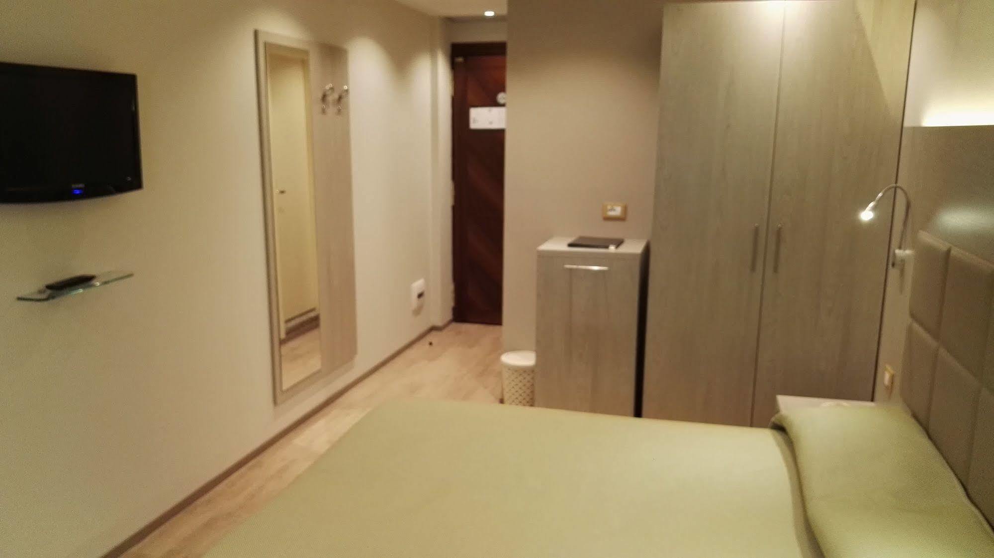 Hotel Alexander تشيزينا المظهر الخارجي الصورة